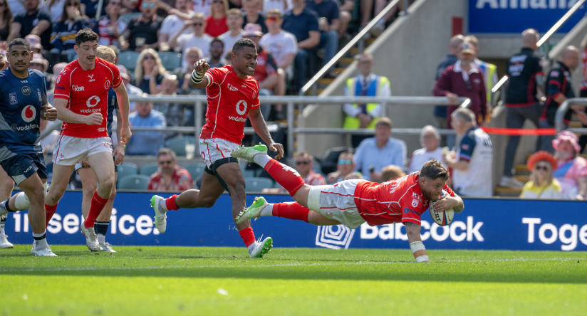 PETE SCORES AT TWICKENHAM BUT ARMY EDGED OUT BY NAVY